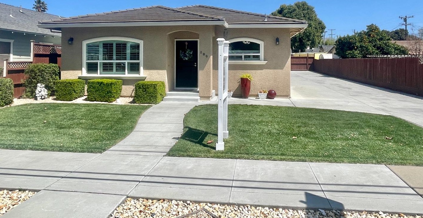 889 Powell St, Hollister, CA 95023