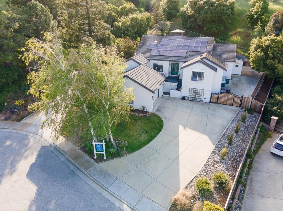 301 Oak Grove Ct, Morgan Hill, CA 95037