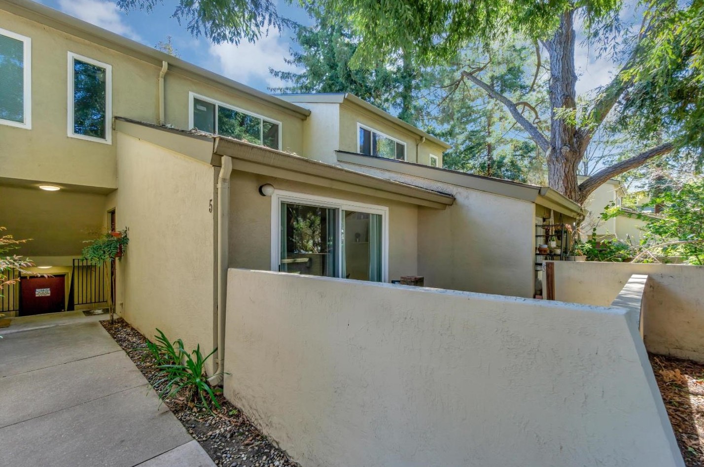 2708 Oak Rd 5, Walnut Creek, CA 94597