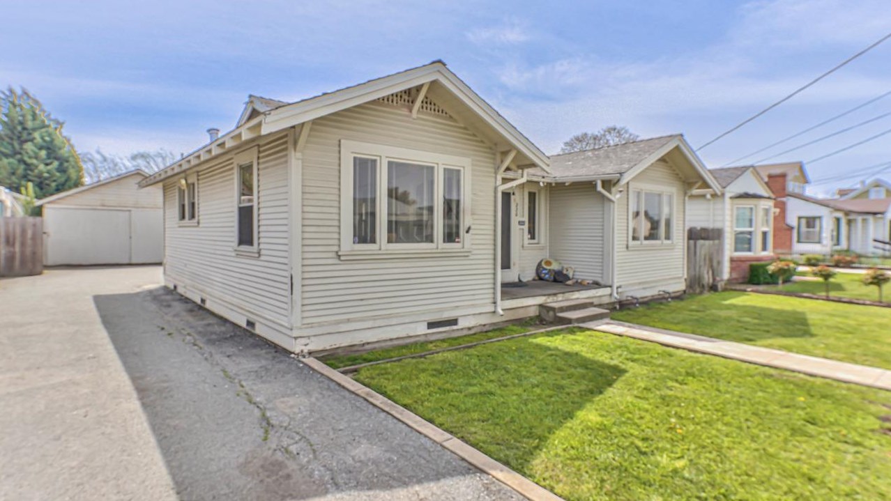 220 Harvest St, Salinas, CA 93901-3311