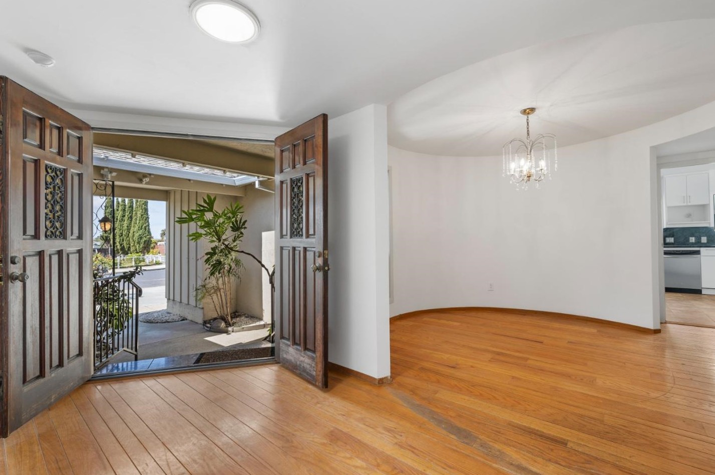 891 Constitution Dr, San Mateo, CA 94404