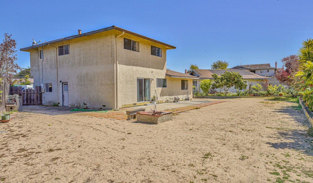 3000 Vera Ln, Marina, CA 93933