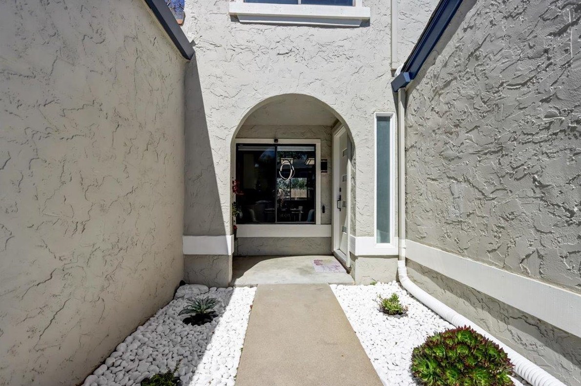 1045 Fillippelli Dr, Gilroy, CA 95020