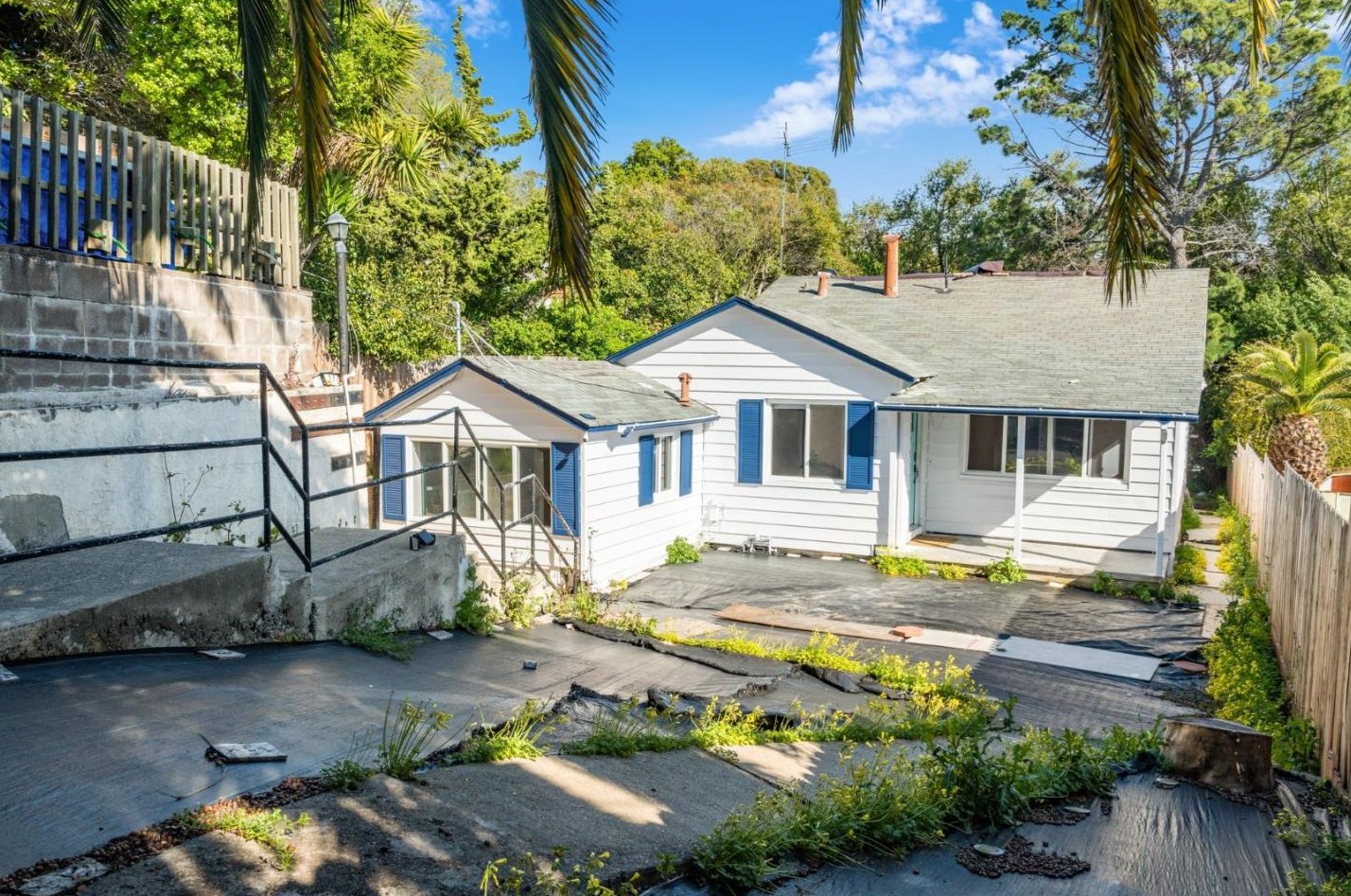 1082 Highland Blvd, Hayward, CA 94542