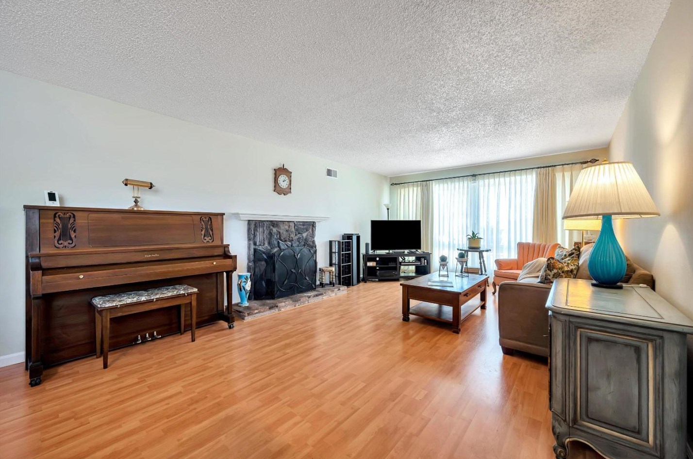 813 Skyline Dr, Daly City, CA 94015
