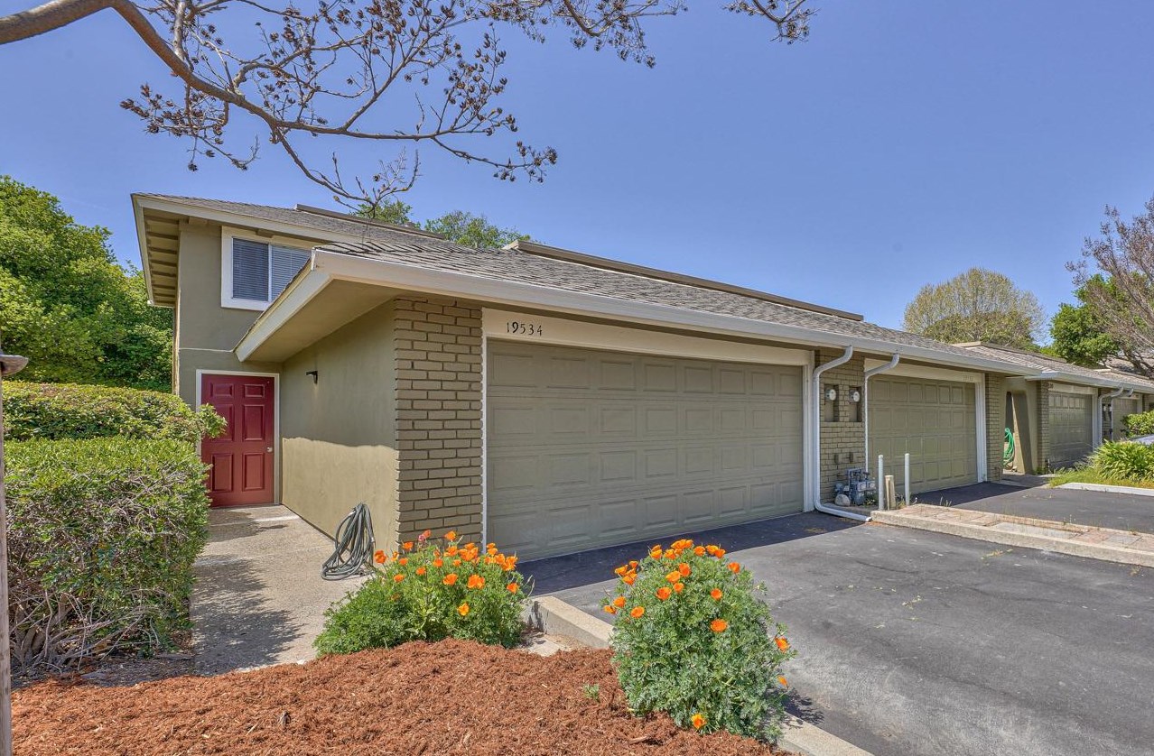 19534 Creekside Ct, Salinas, CA 93908-1245