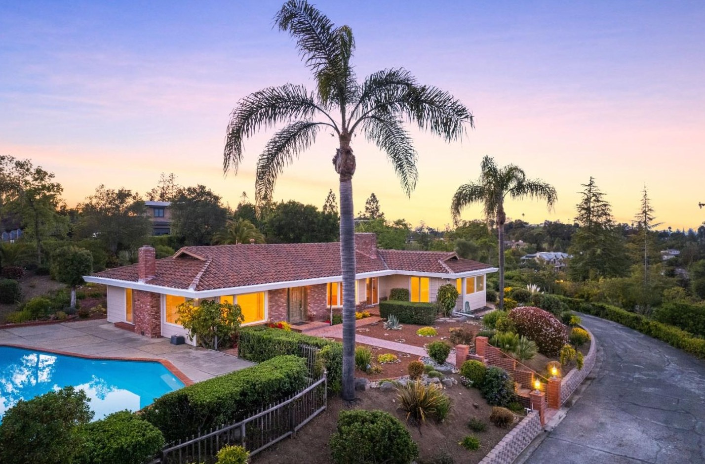 12161 Hilltop Dr, Los Altos, CA 94024