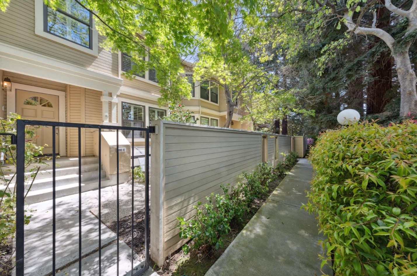 998 La Mesa Ter E, Sunnyvale, CA 94086