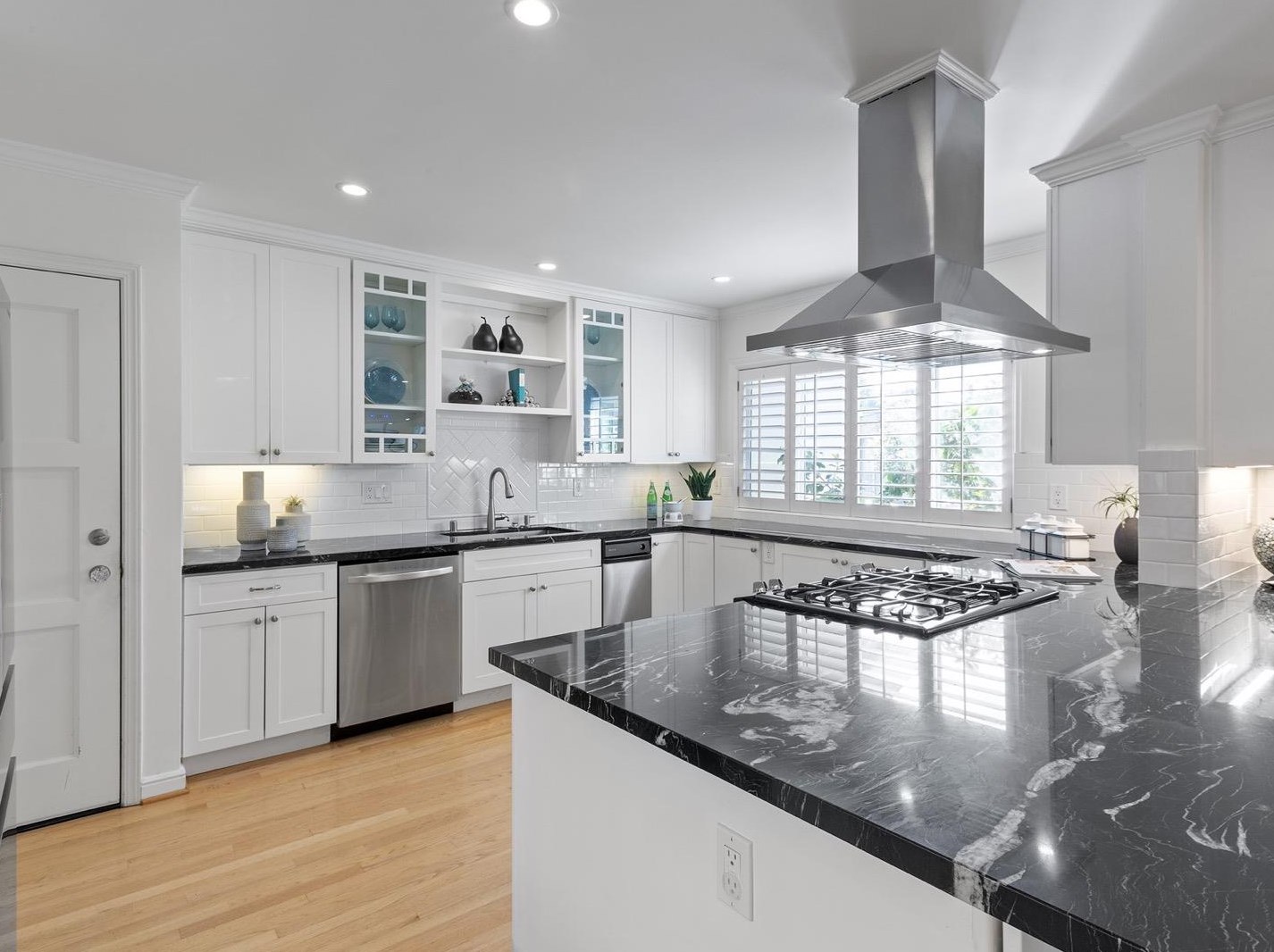 80 Mission Dr, San Mateo, CA 94402-2021