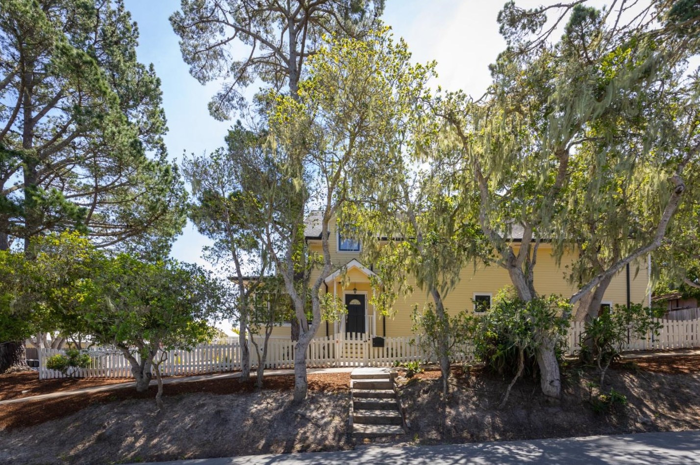 1611 Hoffman Ave, Monterey, CA 93940