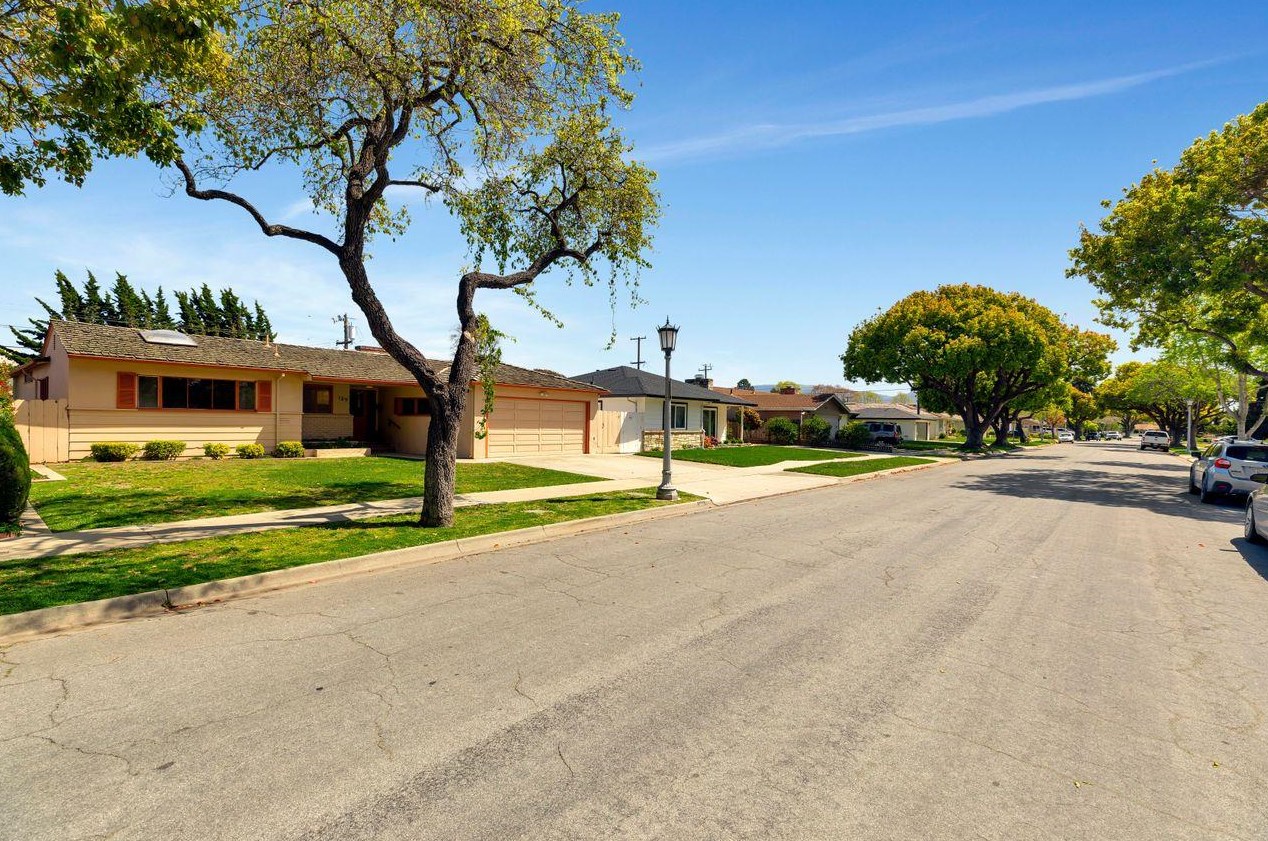 125 Grove St, Salinas, CA 93901-4147