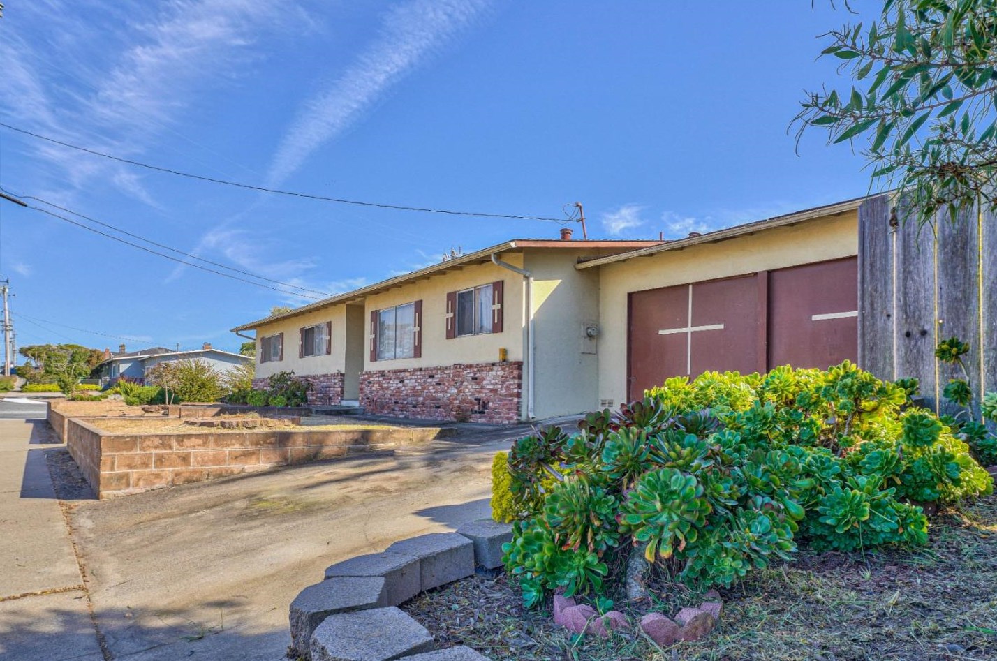 288 Reindollar Ave, Marina, CA 93933