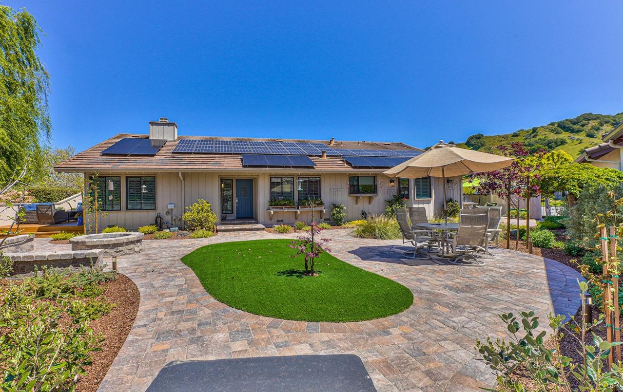 24210 Pheasant Ct, Salinas, CA 93908-9347
