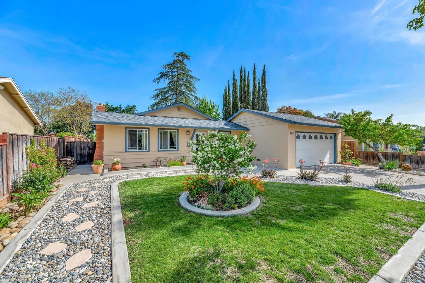 1231 Swaner Dr, Gilroy, CA 95020