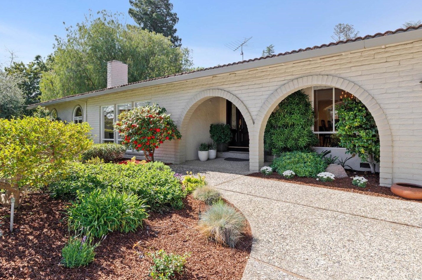 898 Stagi Ln, Los Altos, CA 94024