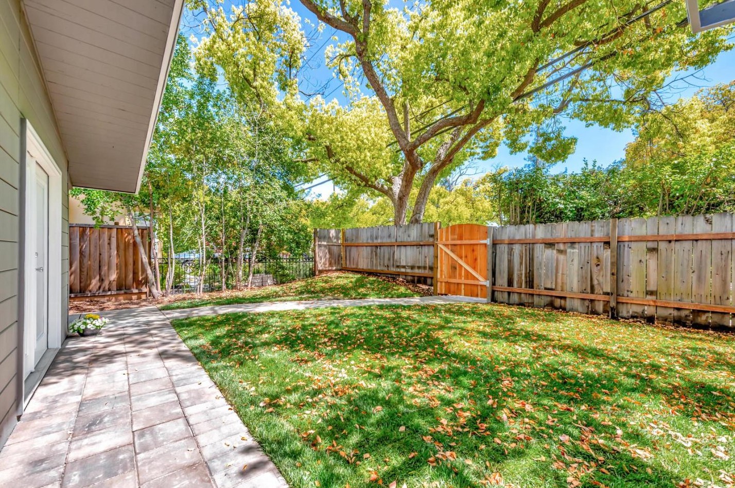 409 E Meadow Dr, Palo Alto, CA 94306