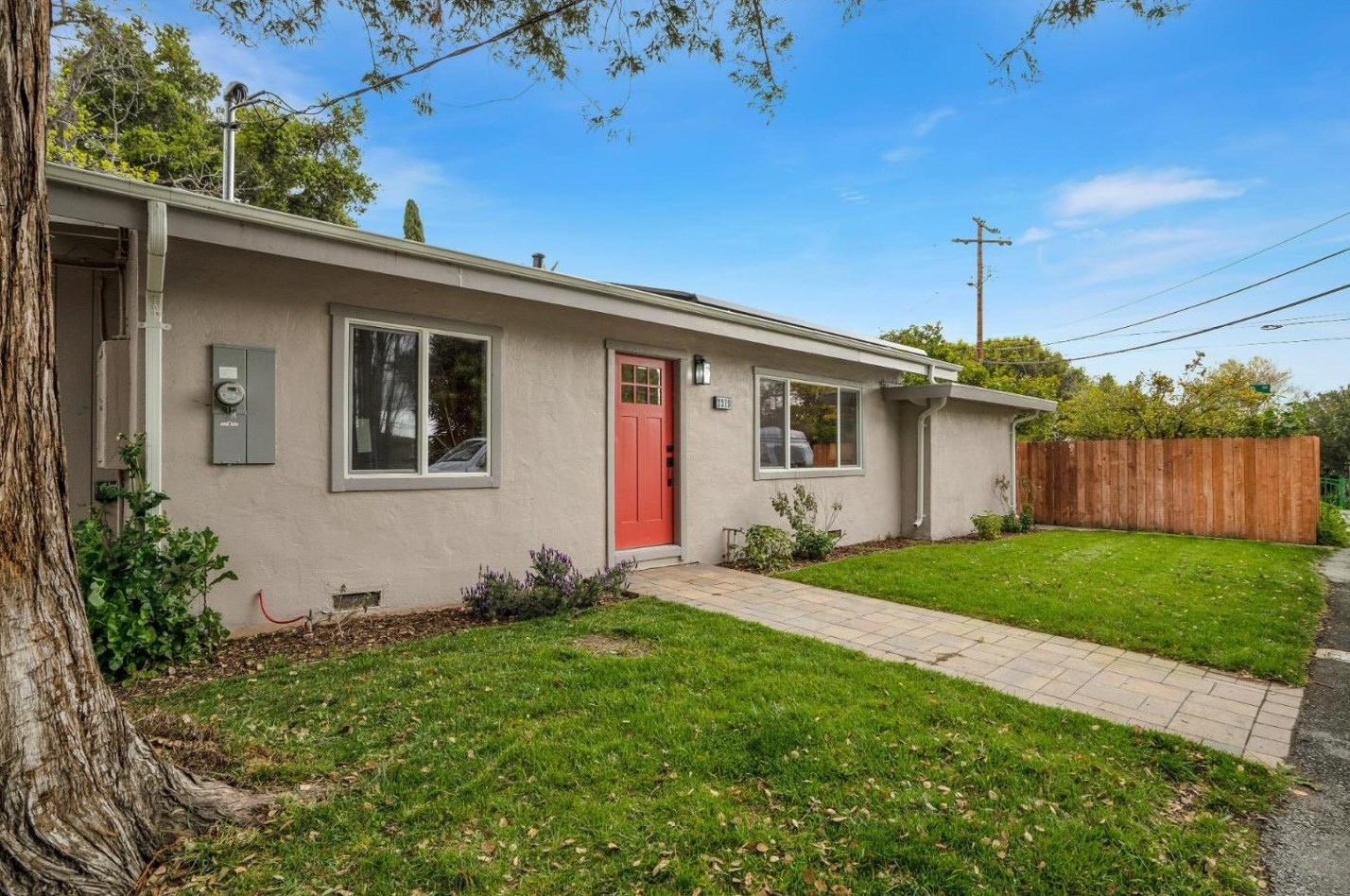 2219 Oakwood Dr, Palo Alto, CA 94303