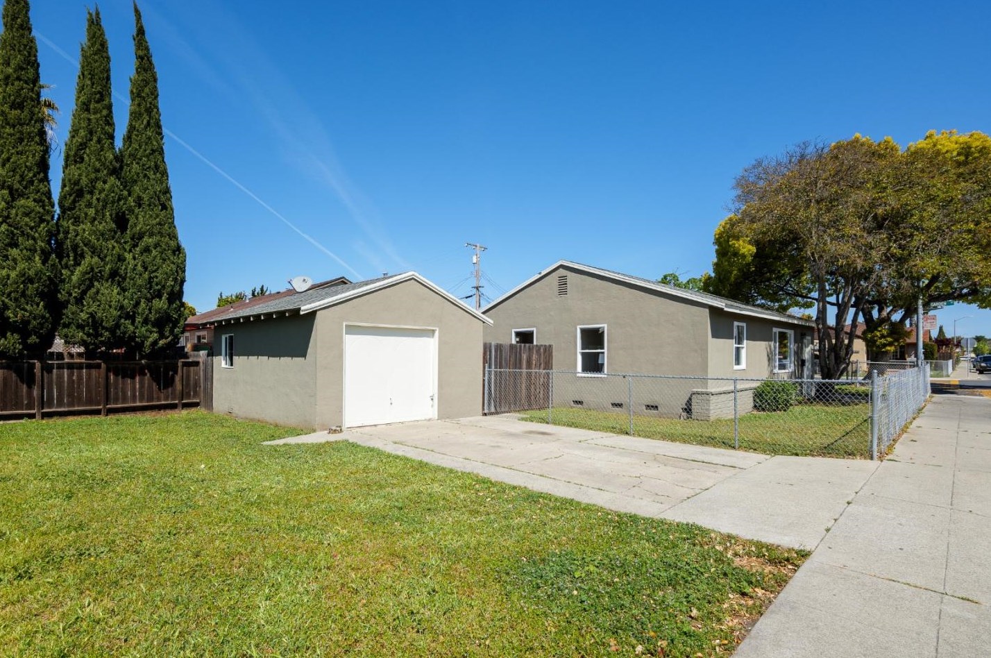 2245 Pulgas Ave, Palo Alto, CA 94303