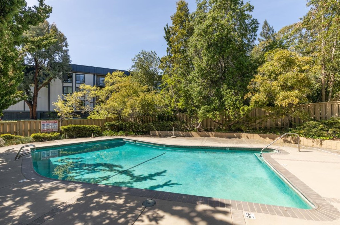 2315 Eastridge Ave, Menlo Park CA  94025-6760 exterior