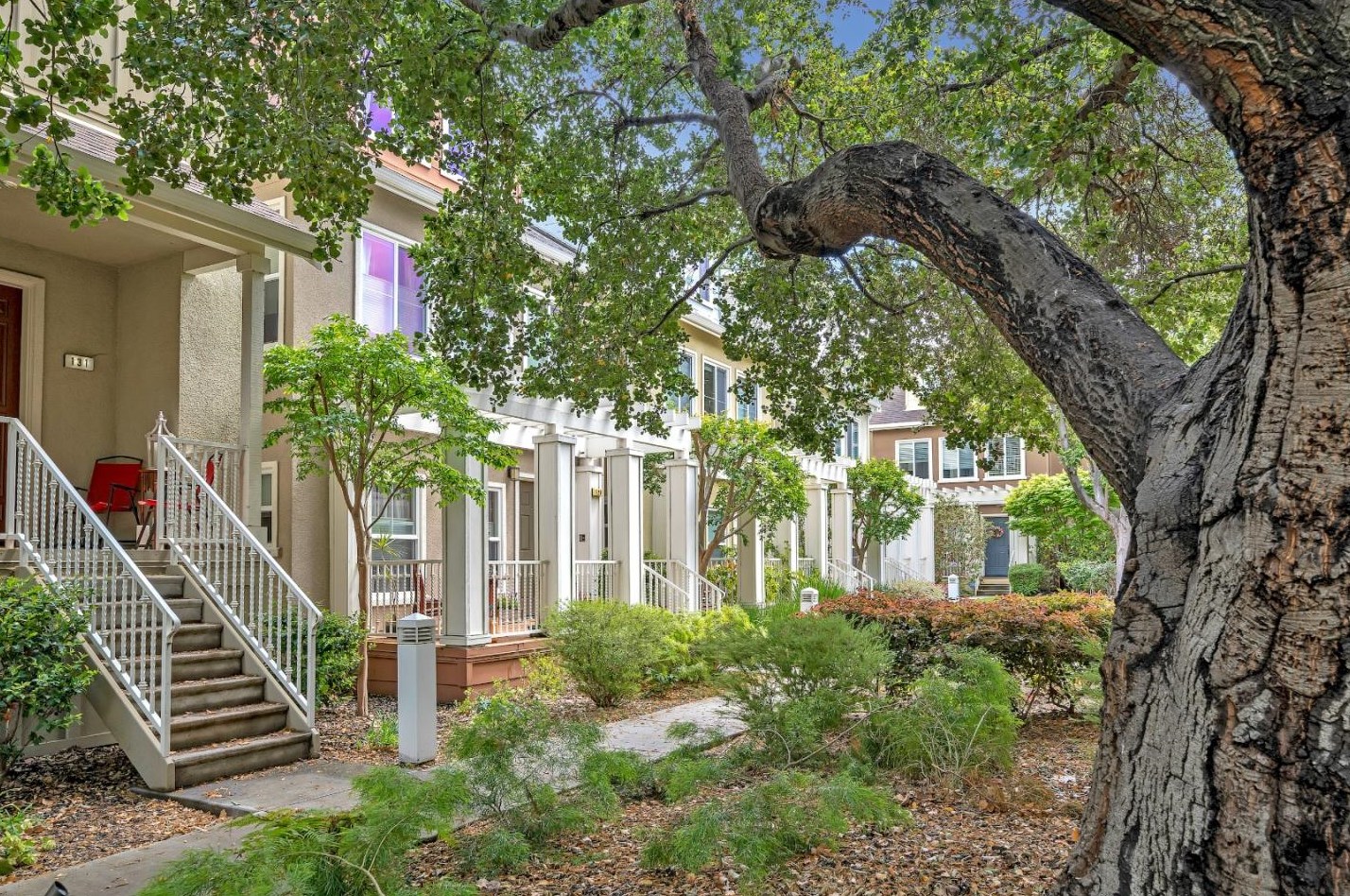 129 Azalea Dr, Mountain View, CA 94041