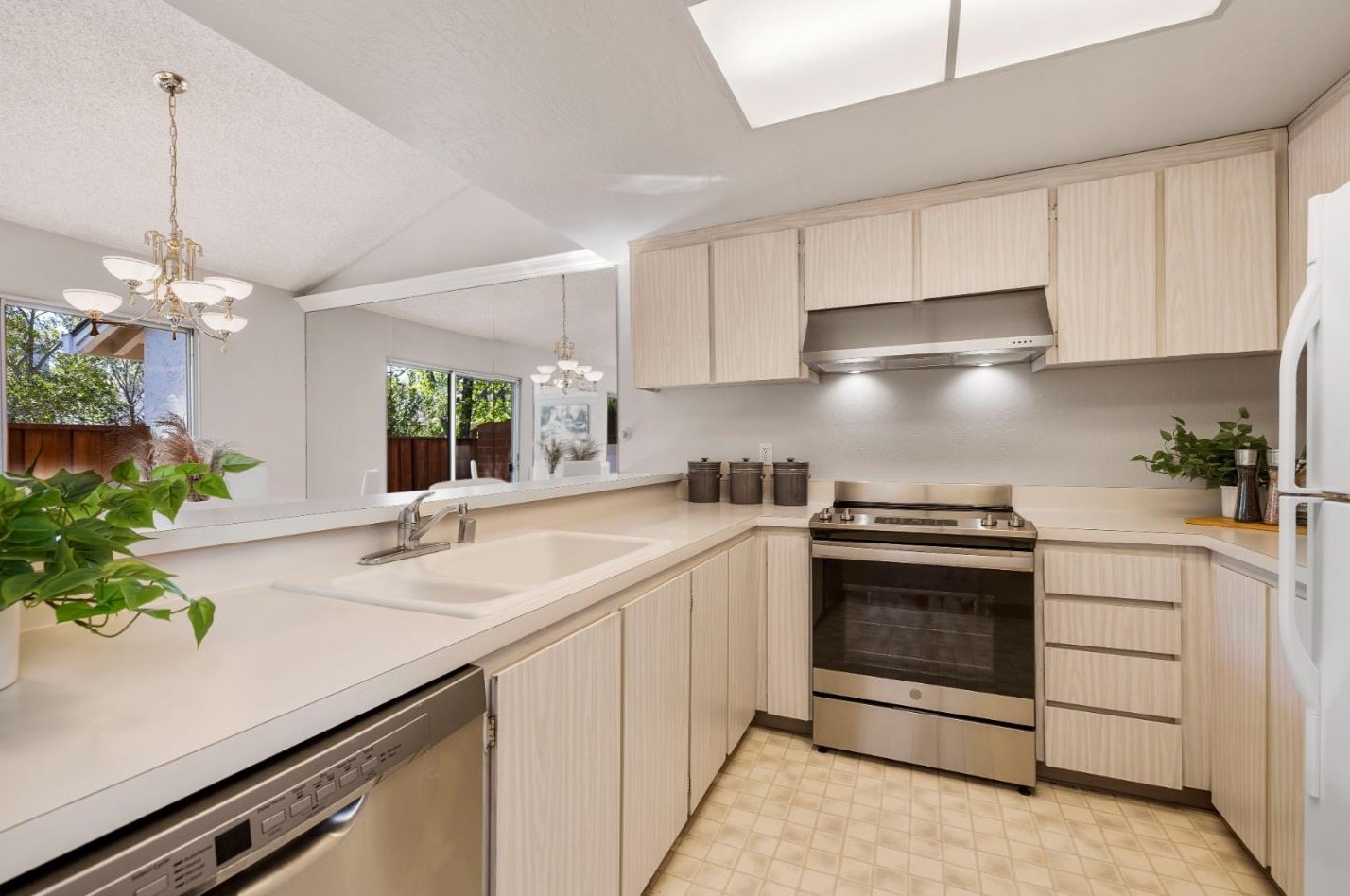 10981 Northsky Sq, Cupertino CA  95014-0538 exterior