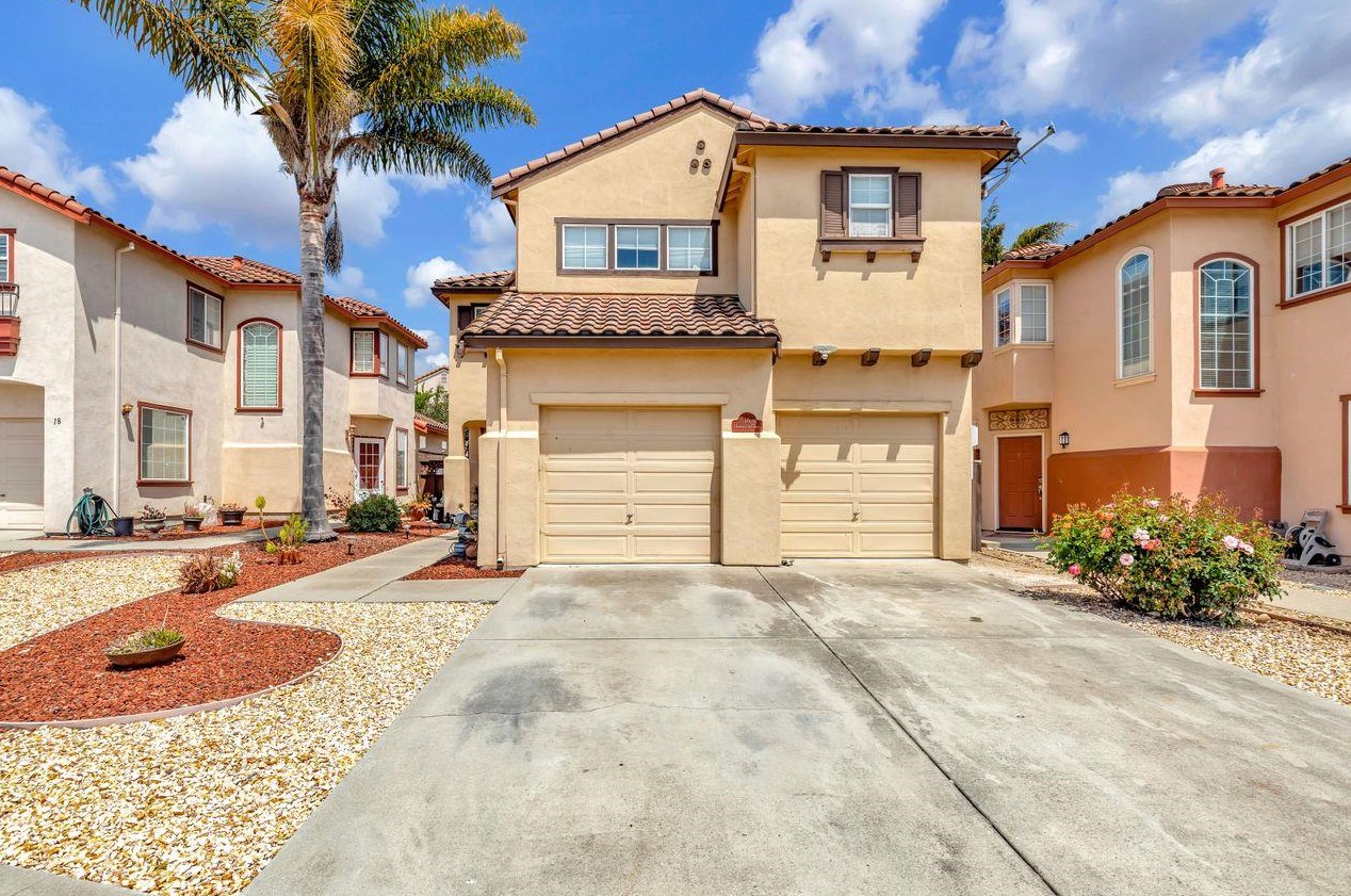 16 Harrington Cir, Salinas, CA 93906-4974