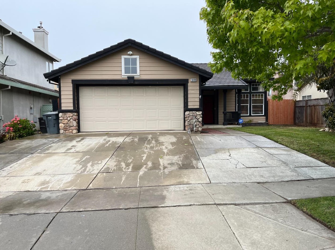 1849 Delancey Dr, Salinas, CA 93906-5126
