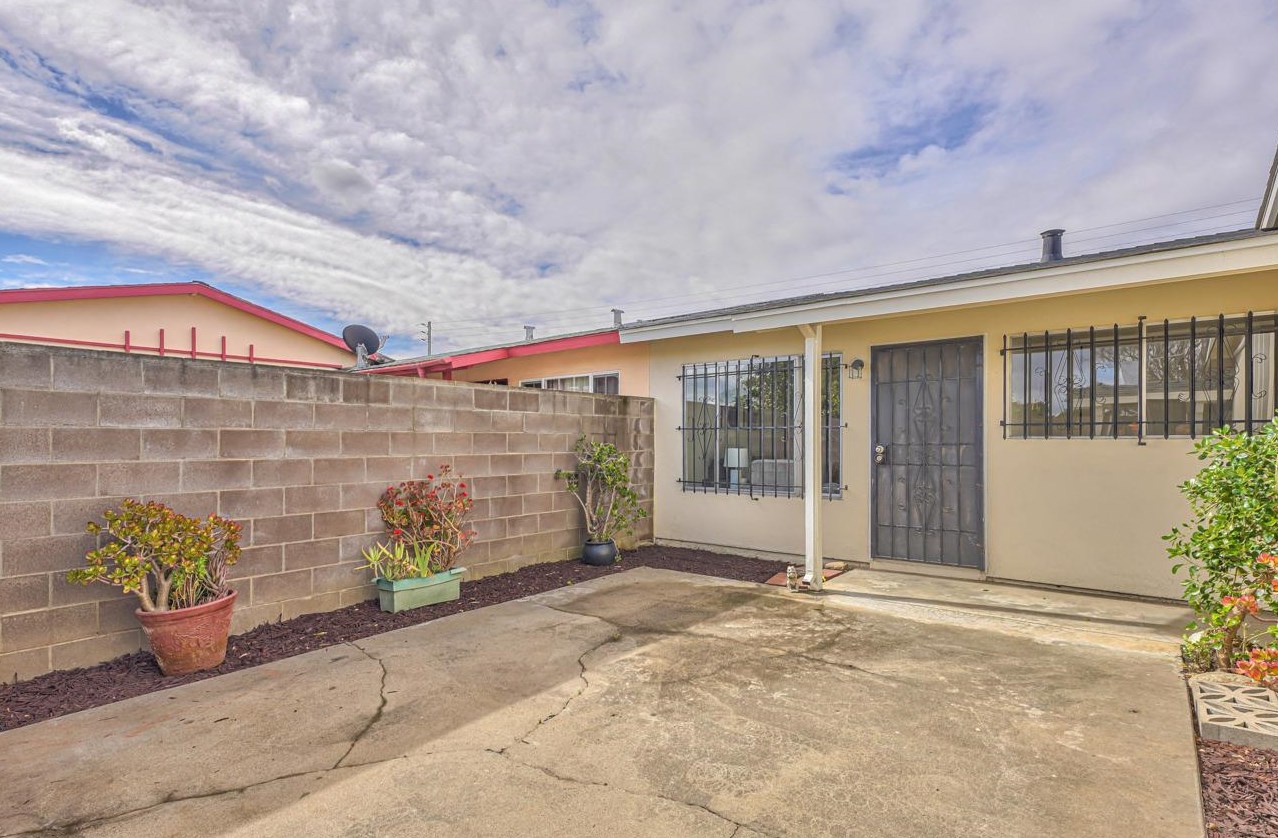376 Calaveras Dr, Salinas, CA 93906-2506