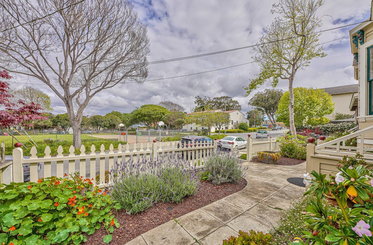 124 Caledonia Ave, Del Monte Park, CA 93950