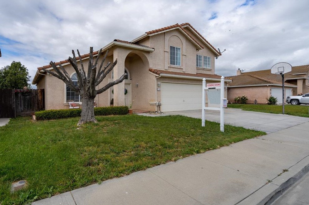1950 Parkview Cir, Hollister, CA 95023