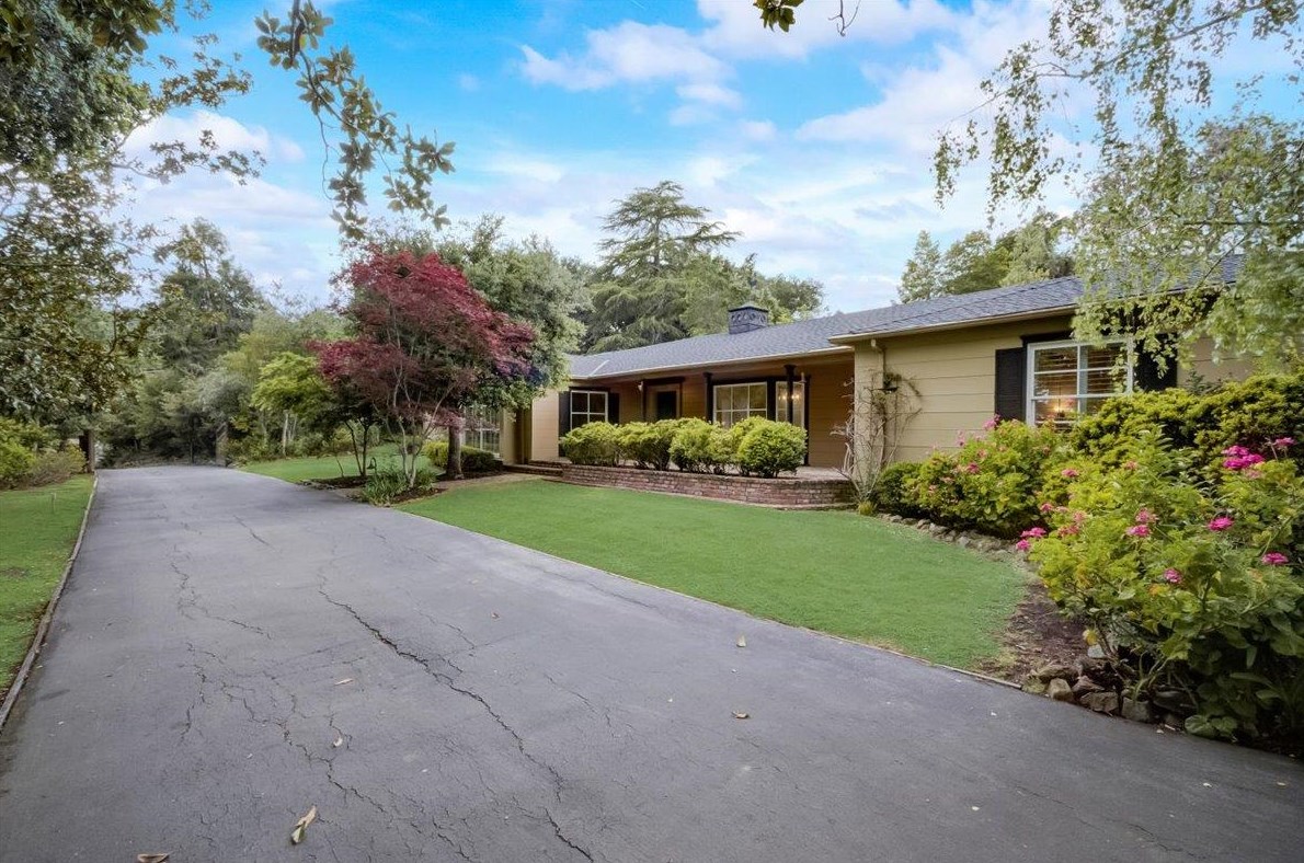 270 Woodside Dr, Redwood City, CA 94062