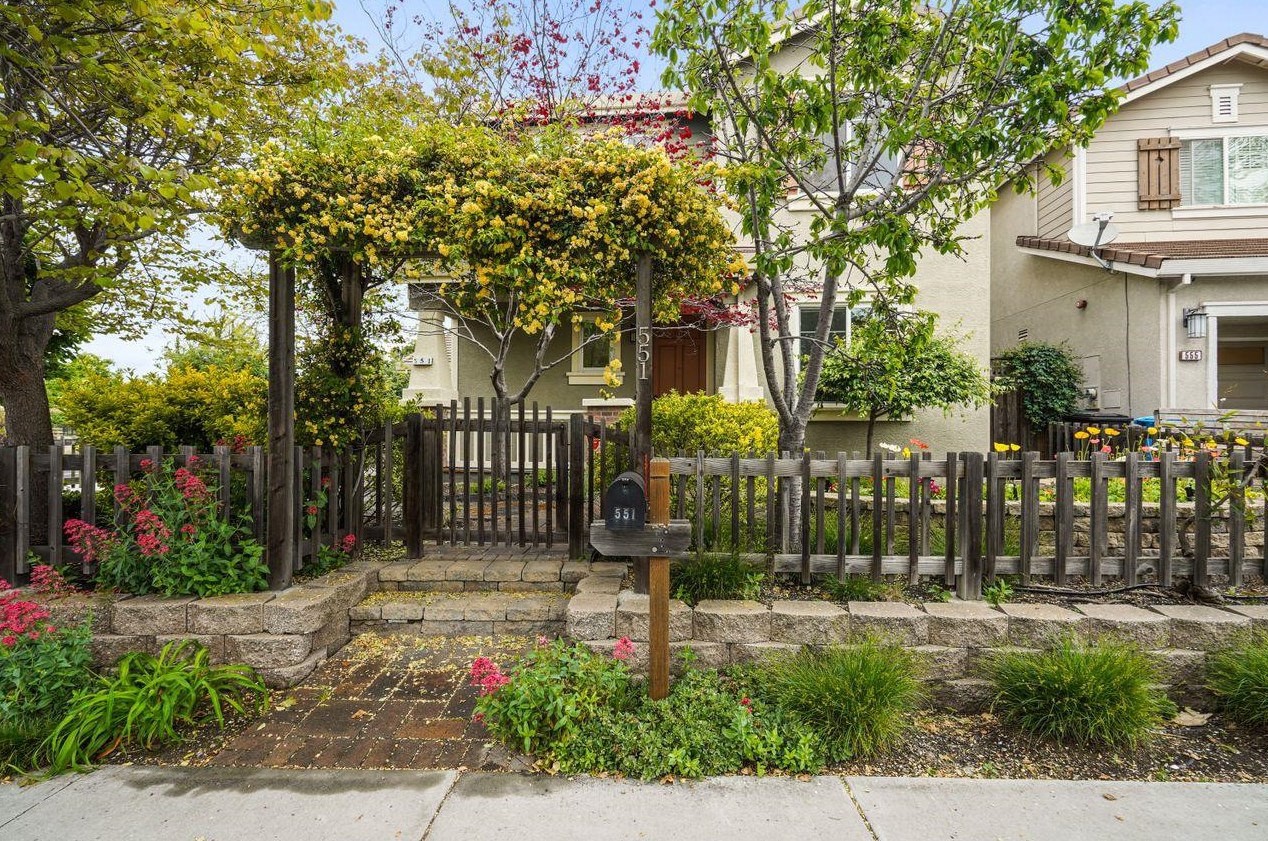 551 Hamilton Ave, Menlo Park, CA 94025