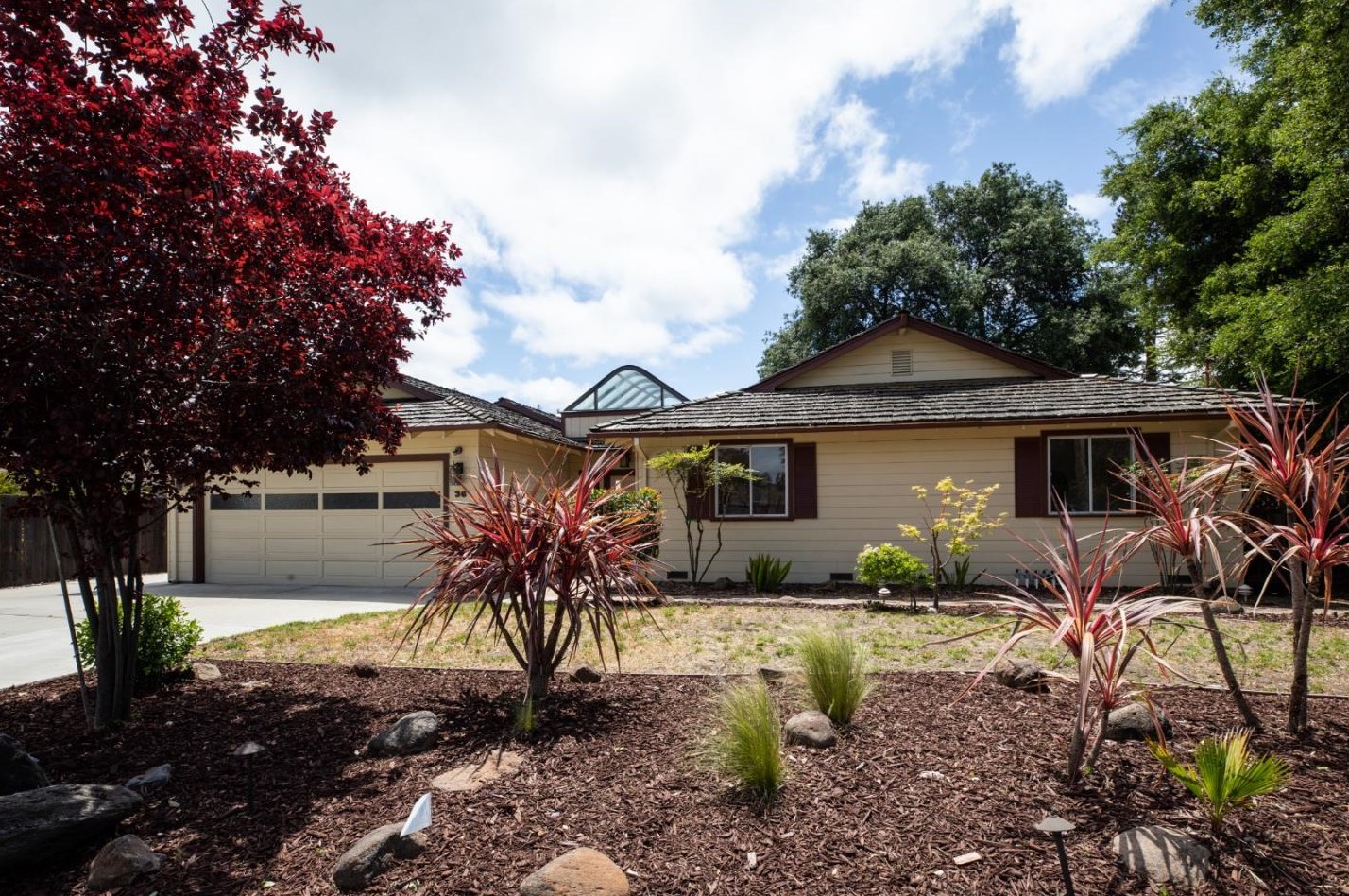 36 Pine Ln, Los Altos, CA 94022