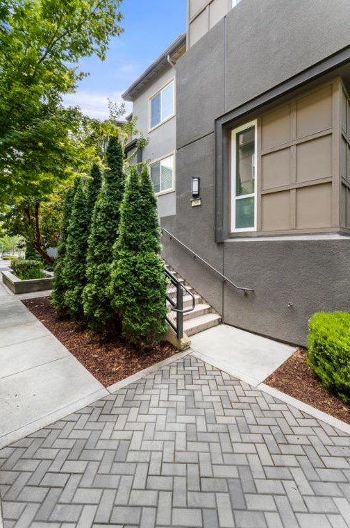 295 Odyssey Ln, Milpitas, CA 95035