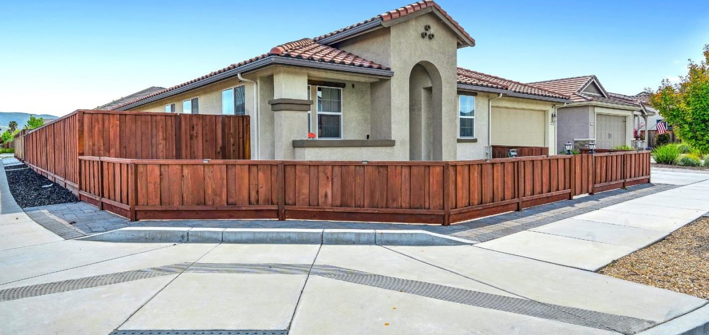 1207 Steinbeck Dr, Hollister, CA 95023