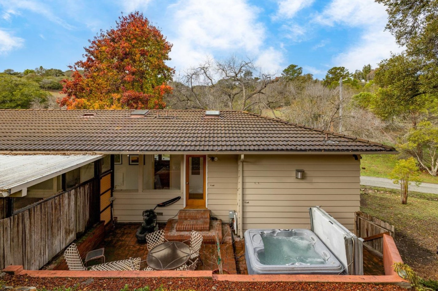 70 Corral De Tierra Rd, Salinas CA  93908-9485 exterior