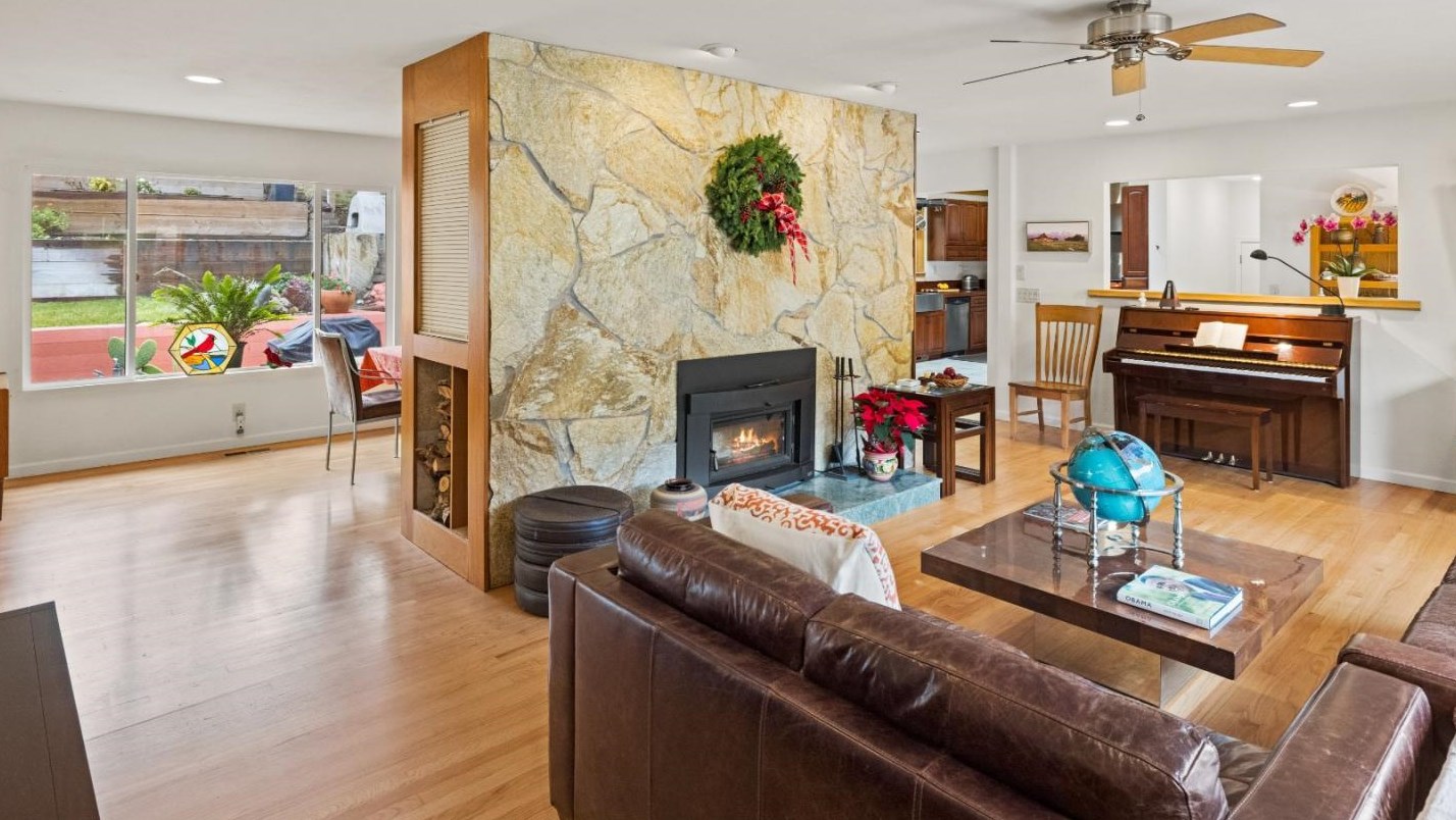 70 Corral De Tierra Rd, Salinas CA  93908-9485 exterior