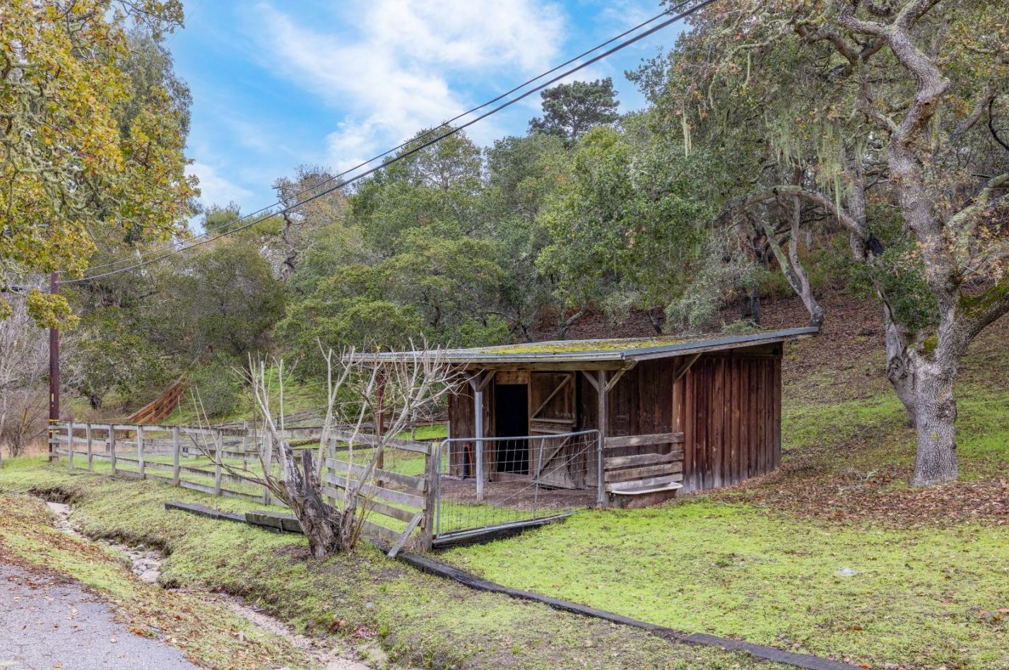 70 Corral De Tierra Rd, Salinas CA  93908-9485 exterior