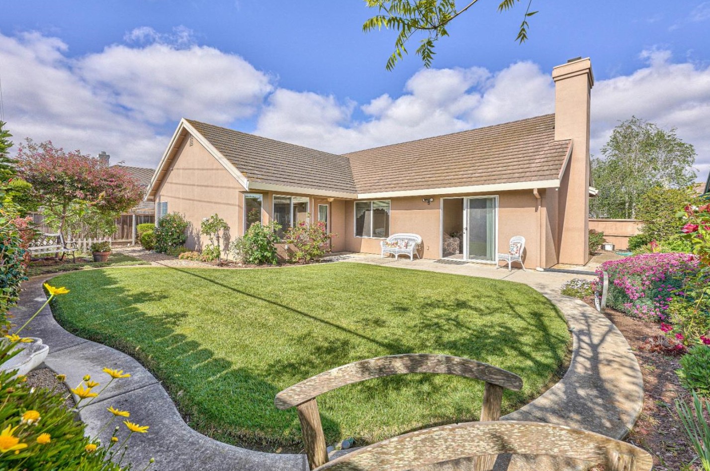 1560 Cambridge Ct, Salinas, CA 93906-5293