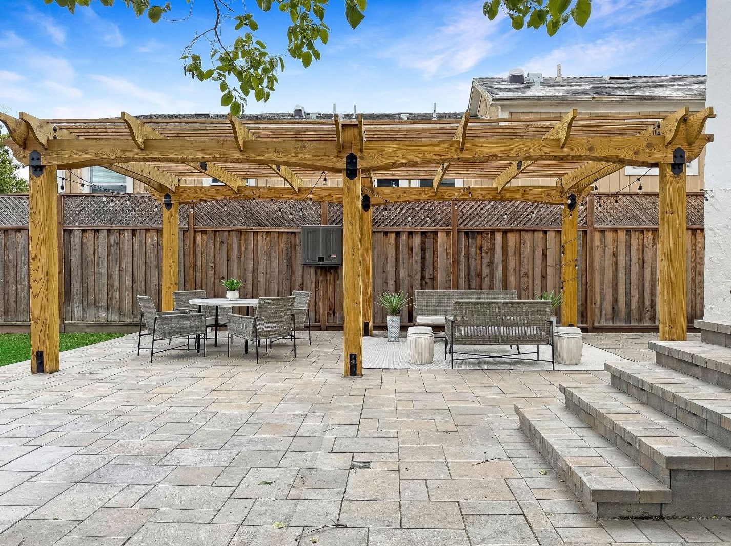 354 Delaware St, San Mateo CA  94401-3218 exterior