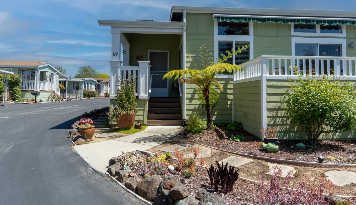 69 Leawood St, Aptos, CA 95003-5903