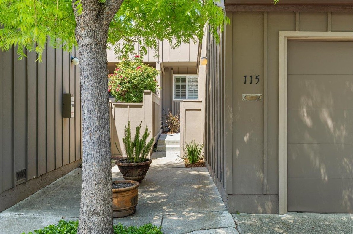 115 Charter Oaks Cir, Los Gatos, CA 95032-1804