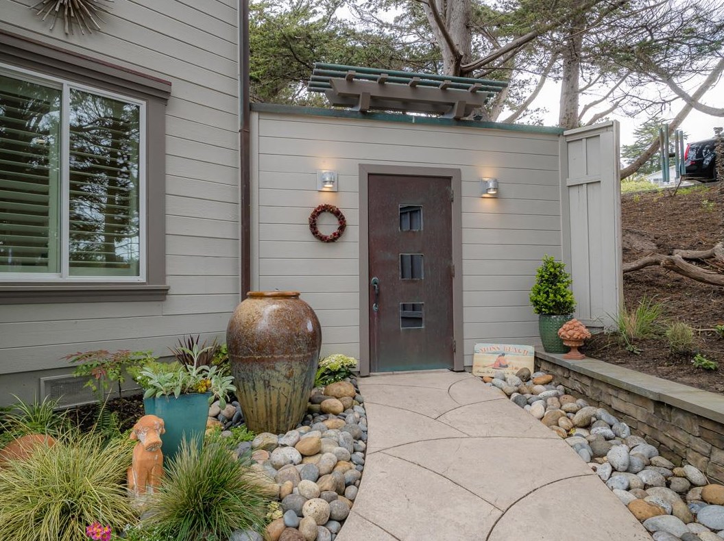 60 Wylvale Ave, Moss Beach, CA 94038