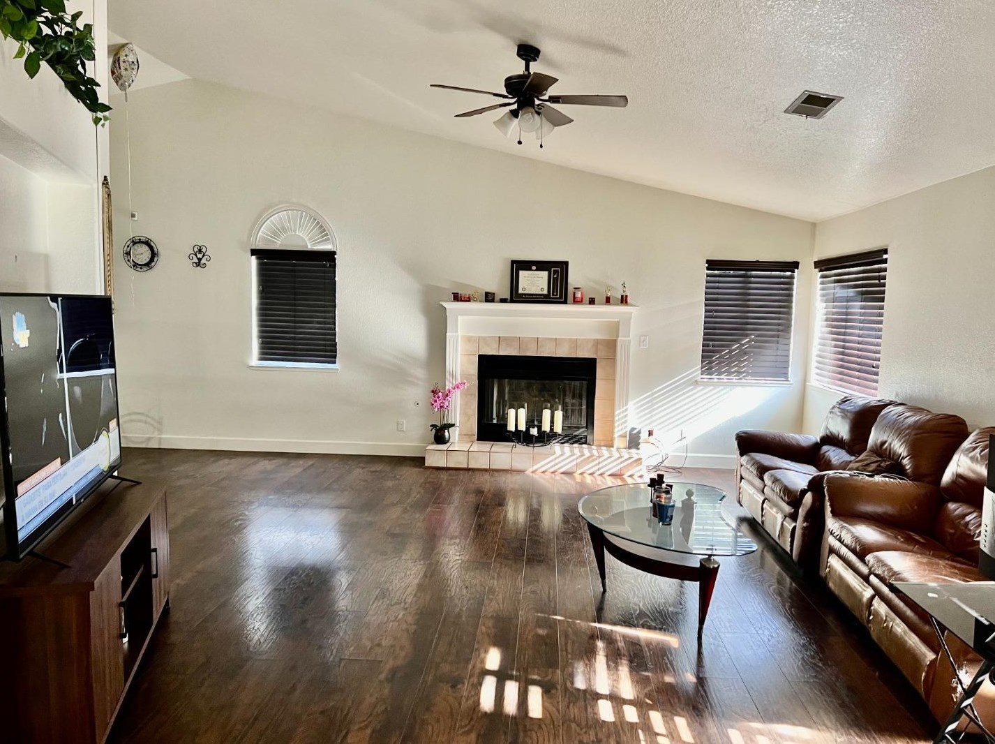 437 Stonewood Dr, Los Banos, CA 93635