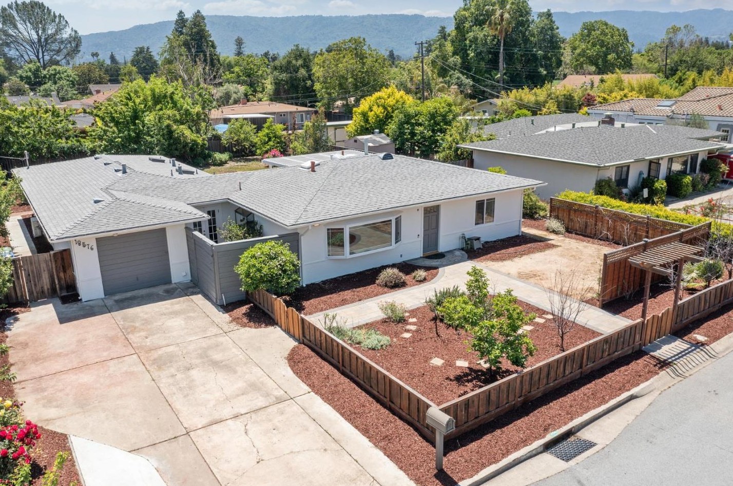 18576 Bucknall Rd, Saratoga, CA 95070