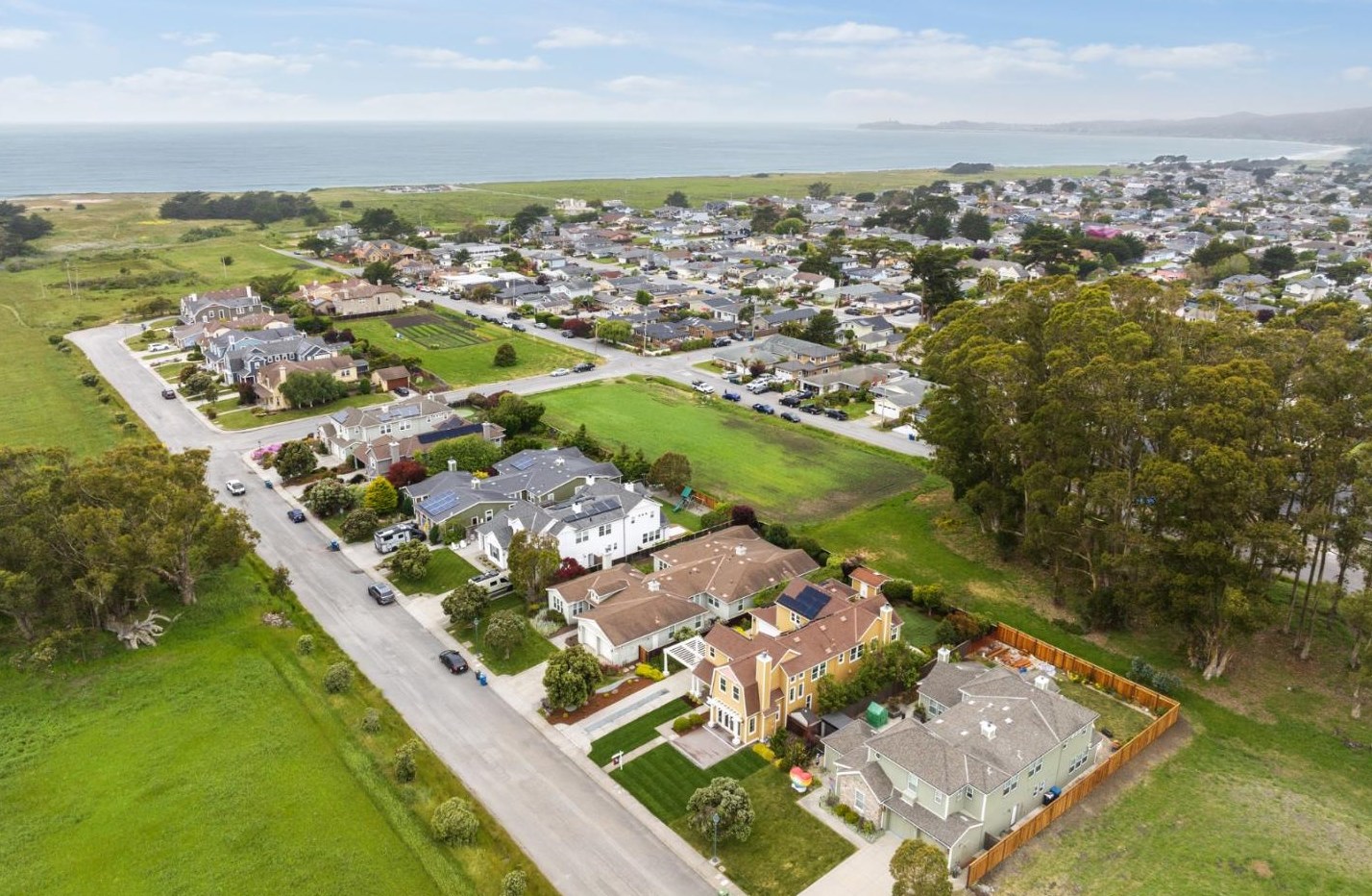 431 Seymour St, Princeton by the Sea, CA 94019