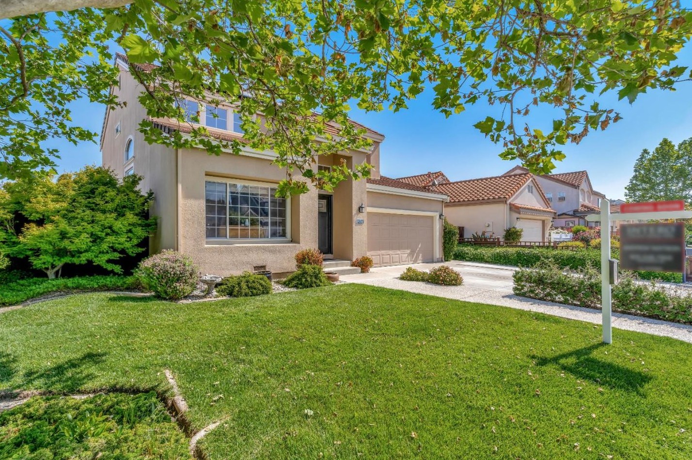 450 Verona Pl, Hollister, CA 95023