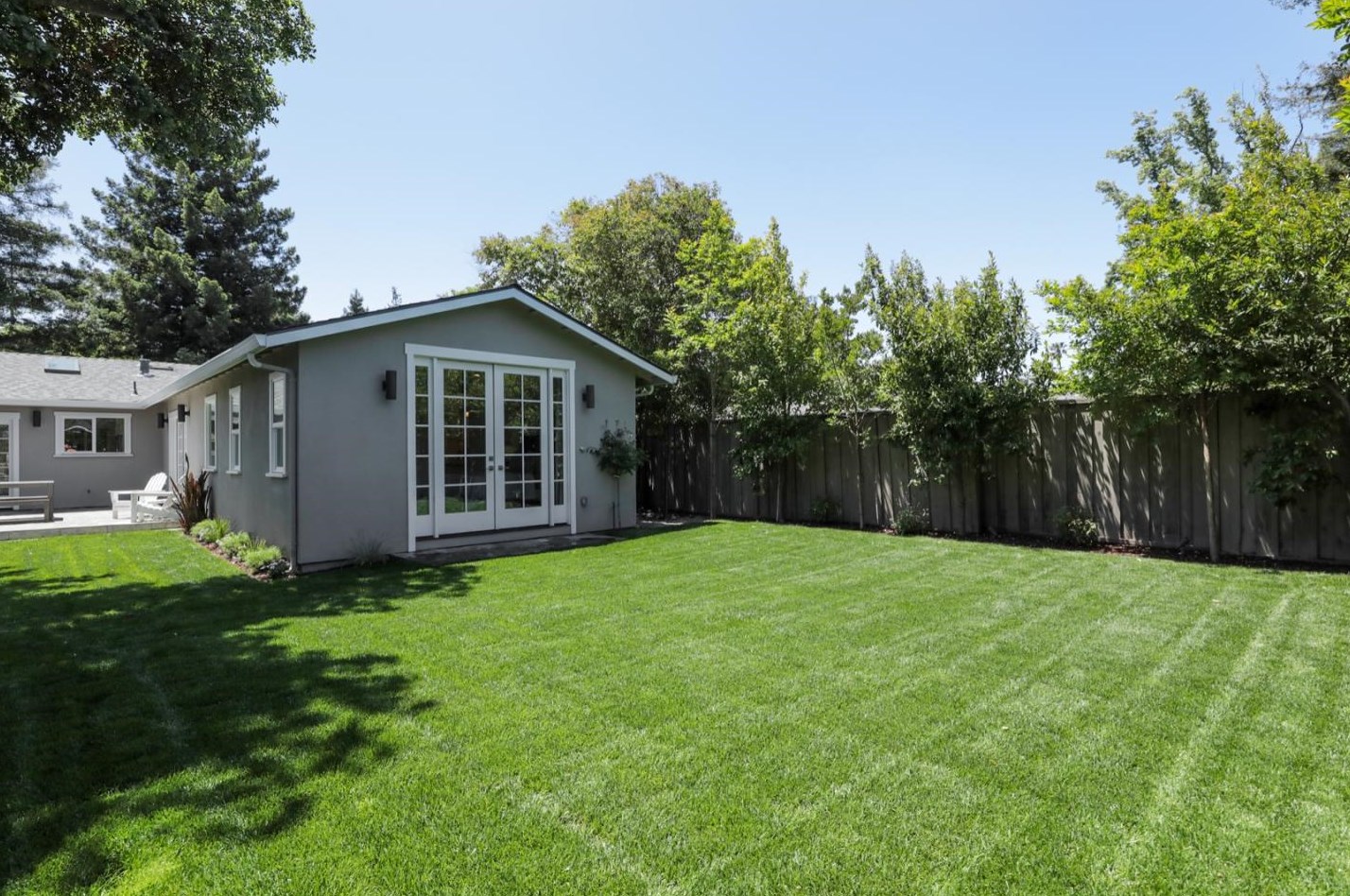 331 Oak Ct, Menlo Park CA  94025-2840 exterior
