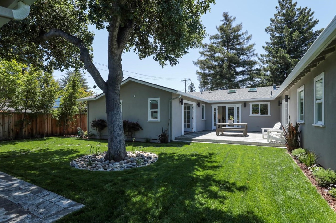 331 Oak Ct, Menlo Park CA  94025-2840 exterior