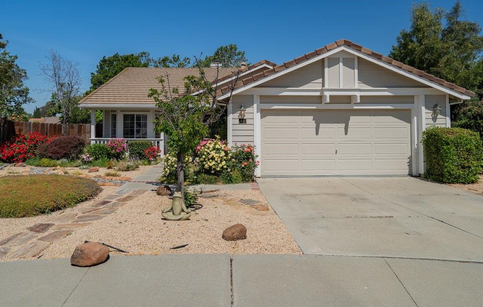 810 Rand St, Hollister, CA 95023-5226